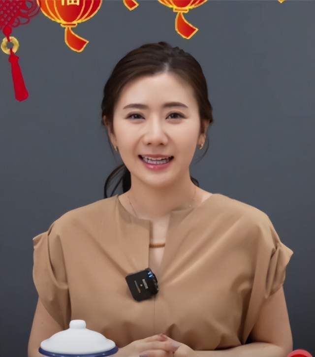 福原爱消失一个多月后首次发声,"职业生涯的尽头是带货?