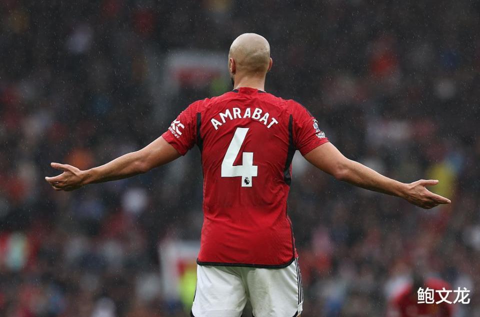 【战术板】曼联非对称阵型难言成功 关键并不在阿姆拉巴特