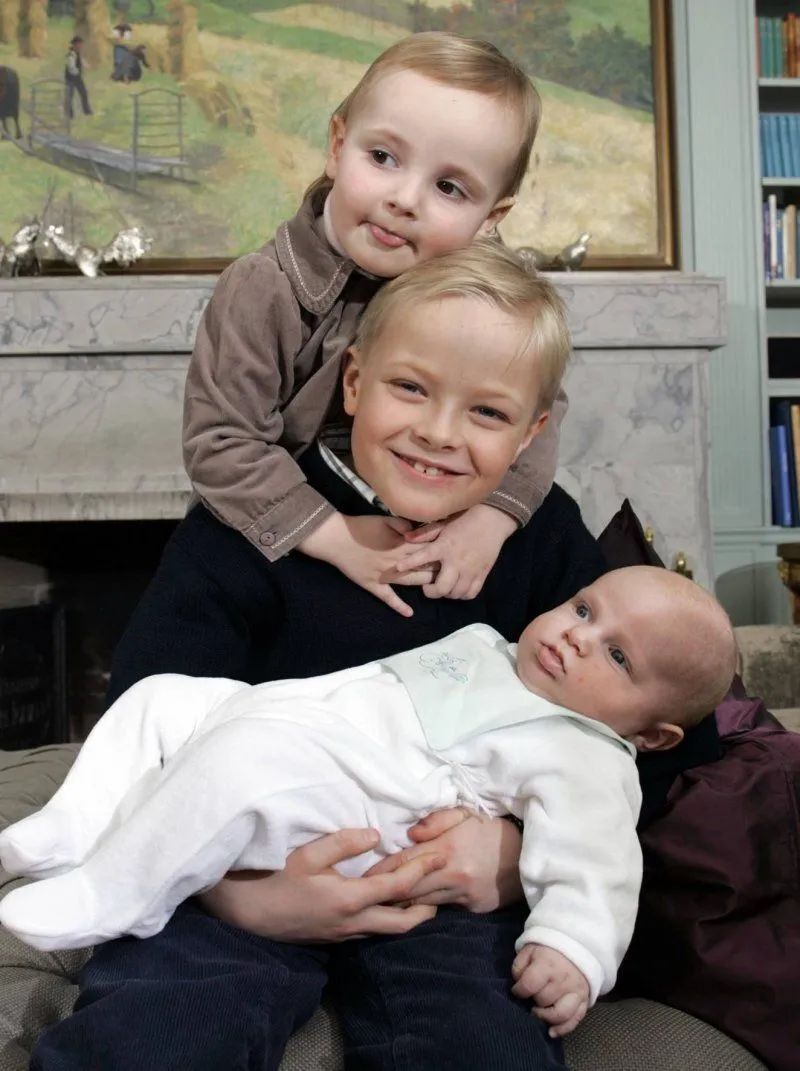 挪威无存在感小王子庆祝18岁生日 网友:真不是38?_腾讯新闻