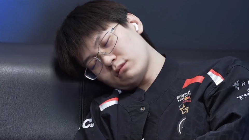 meiko数据图引热议,死亡数排名第一,edg再遭非议,亚运辅助不行_腾讯