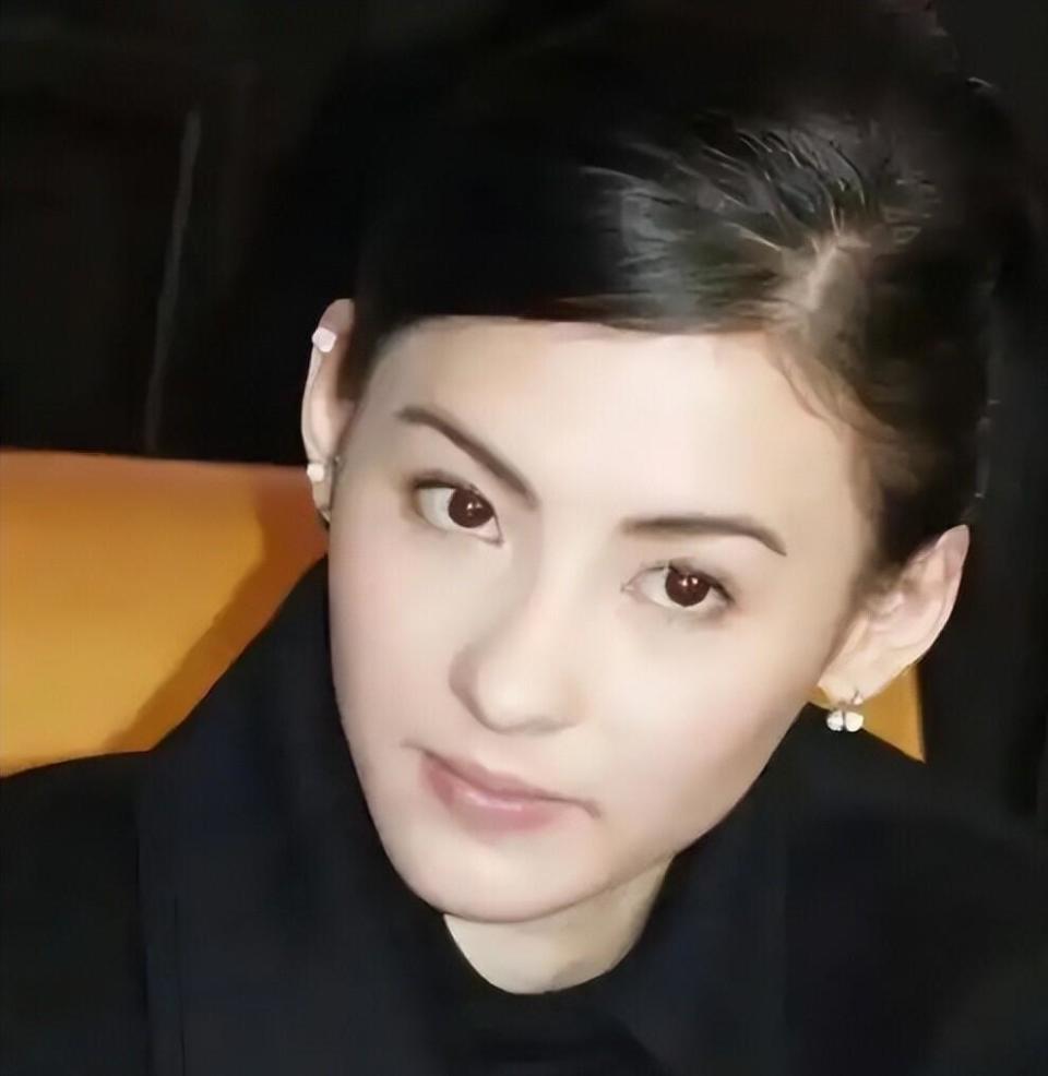 张柏芝母亲节晒3儿子 8岁三胎儿子出镜 亲生父再成谜