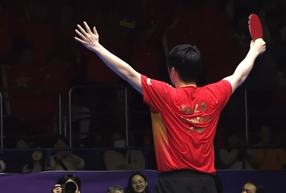 国乒男团世乒赛11连冠 王楚钦横扫 马龙樊振东大逆转