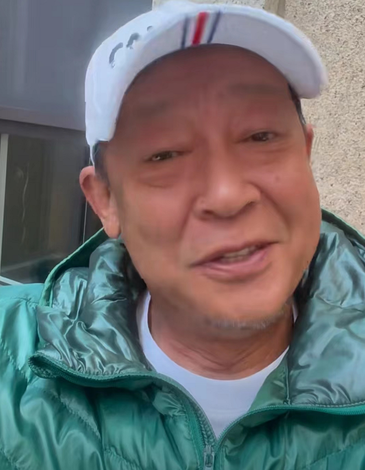 姜武女儿近照曝光戴15克拉蓝钻太阔气办画展获20位大咖送祝福