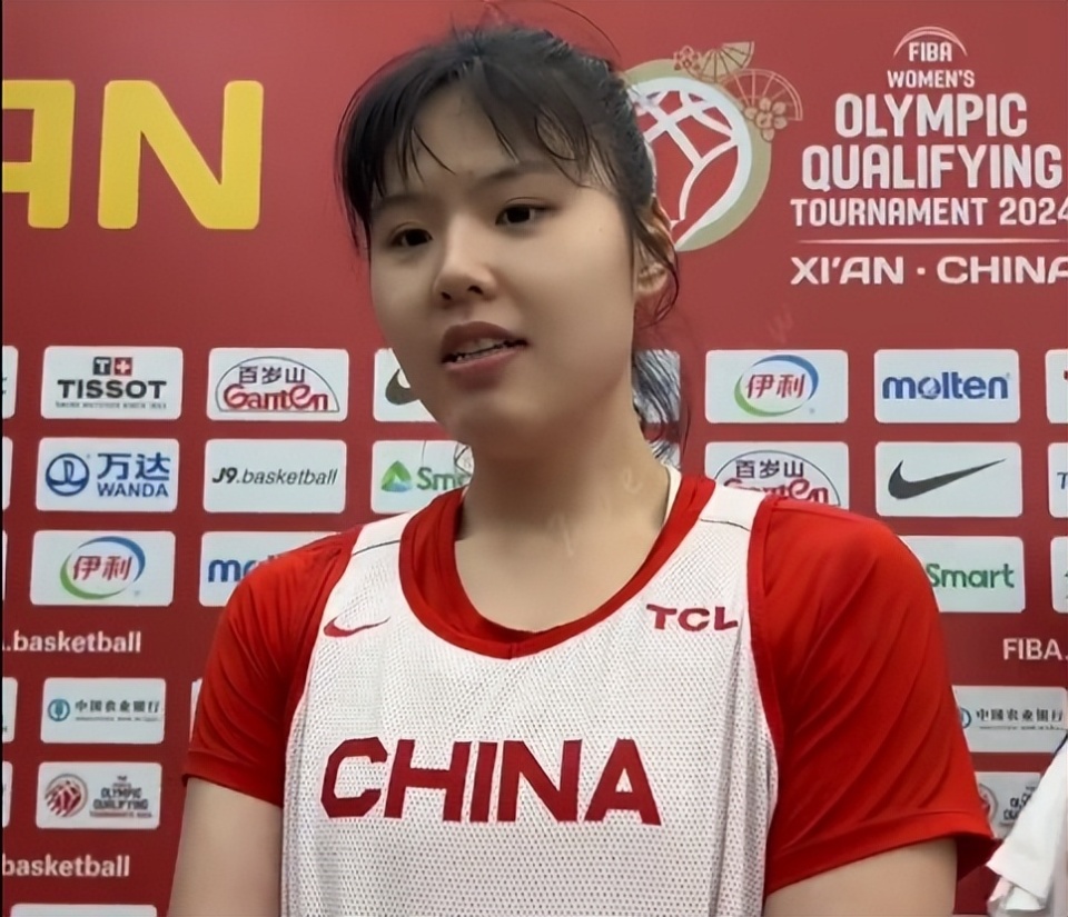 又美又飒!李月汝变瘦了,无愧女篮颜值担当,联手韩旭_