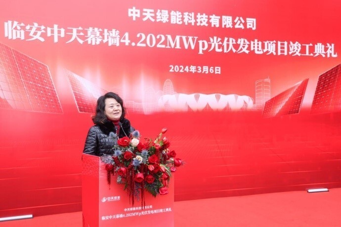 杭州市光伏协会秘书长赵永红首先感谢了国家双碳政策对光伏行业的支持