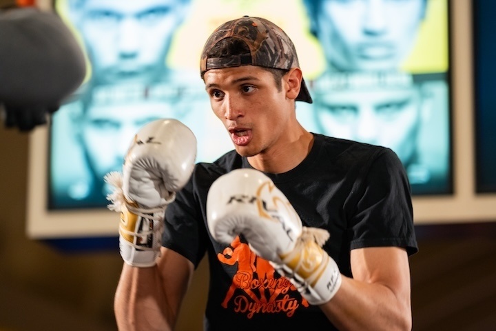 方多拉希望通过击败茨尤,帮助自己的经纪人入选拳击名人堂