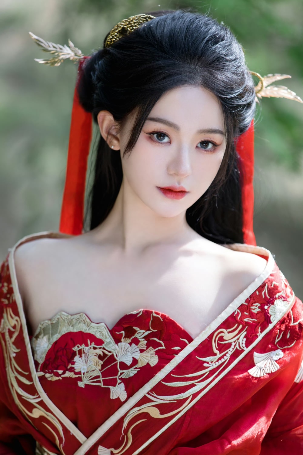 甜妹杀进短剧圈！胡亦瑶从女团偶像到疯批美人，颜值演技双封神_腾讯新闻