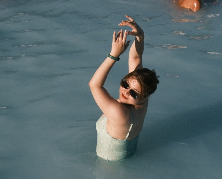 杨天真的背部肌肉轮廓也是格外吸睛,可见平时她也有在保持运动健身