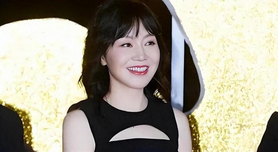 宁愿净身出户，也要与闫妮离婚的邹伟，现状如何_腾讯新闻