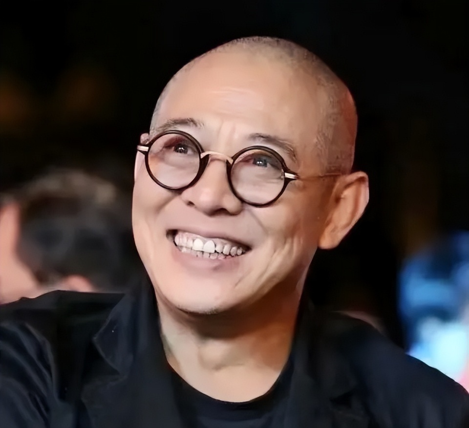 61岁李连杰近照曝光!满脸皱纹衰老至极,昔日巨星已面相大变