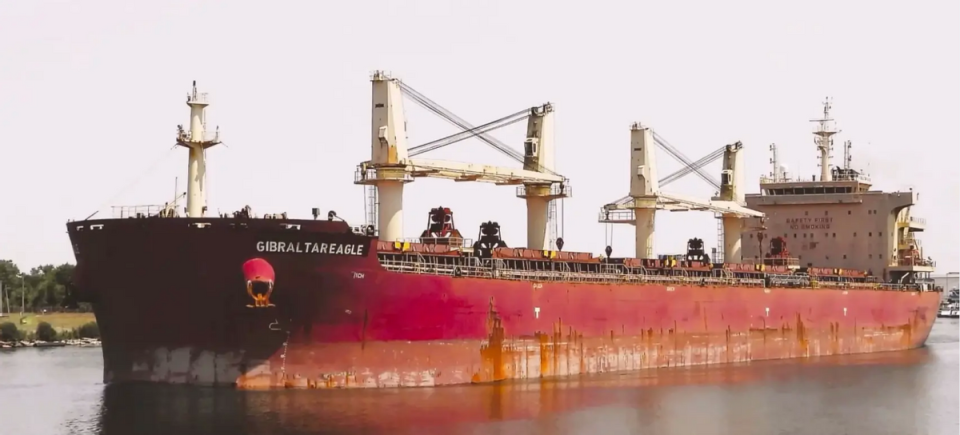 胡塞武装说干就干,美英空袭几天后就遭报复,美国商船被导弹击中_腾讯