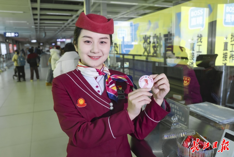 这个地铁站有一支梅小红娘子军多年守护母婴出行