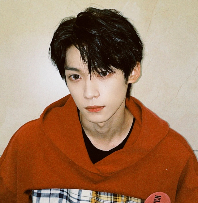 梓渝证实被郑星源殴打,公司包庇已提出解约,网友要求