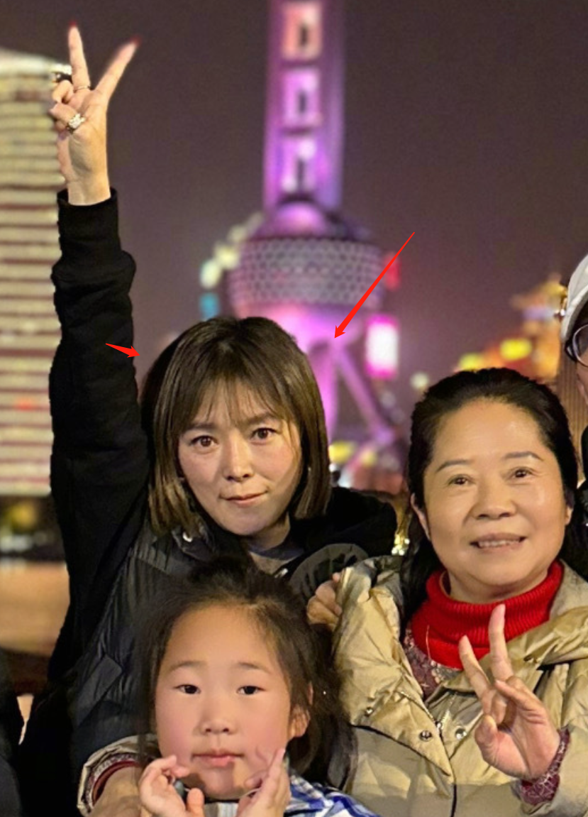 杨迪晒出跟前女友聊天截图,强调是和平分手,合影是亲妹并非新欢