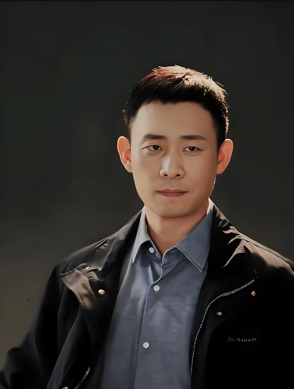 原来他们是夫妻，怪不得张译能一直演男一号，老婆身份真不简单_腾讯新闻