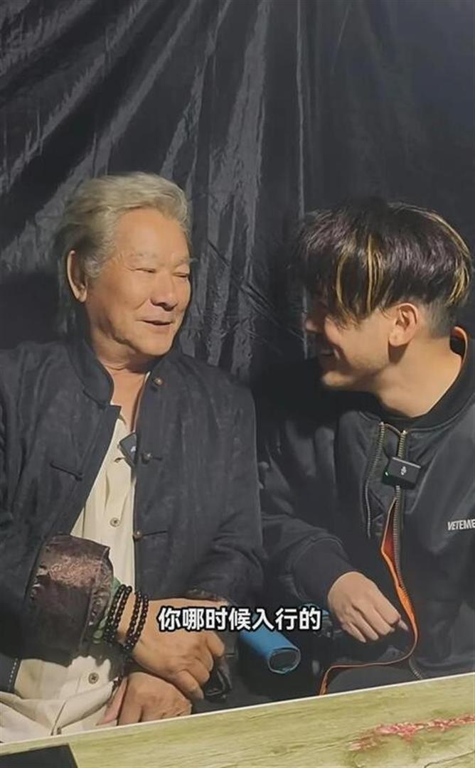 73岁李修贤：老到认不出，住3层豪华别墅，带3个混血外孙当网红_腾讯新闻