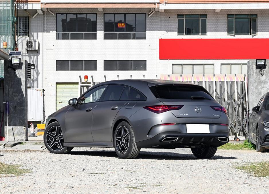 跟奔驰c进行竞争,奔驰cla猎装版除了颜值,还有什么优点?_腾讯新闻