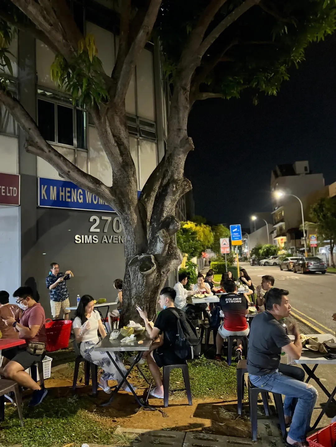 新加坡，東南亞人自己的佛羅里達州！地鐵晾衣服、內褲佔座、大街上裸奔... - 