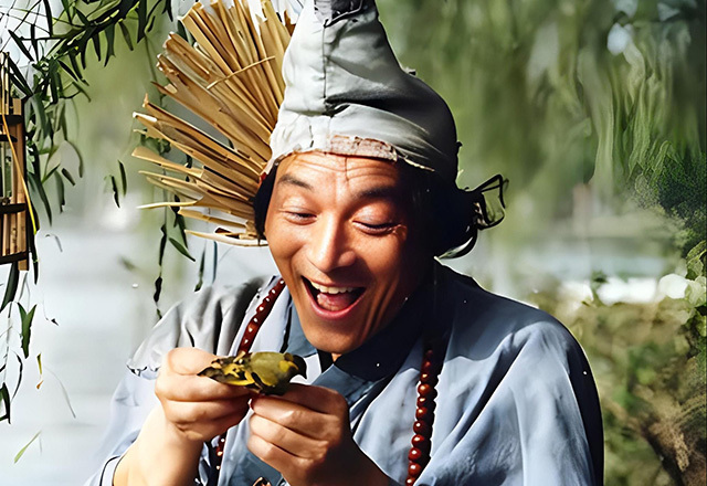 济公圆寂前留下一首诗,短短24字,道尽人生真谛,点醒无数