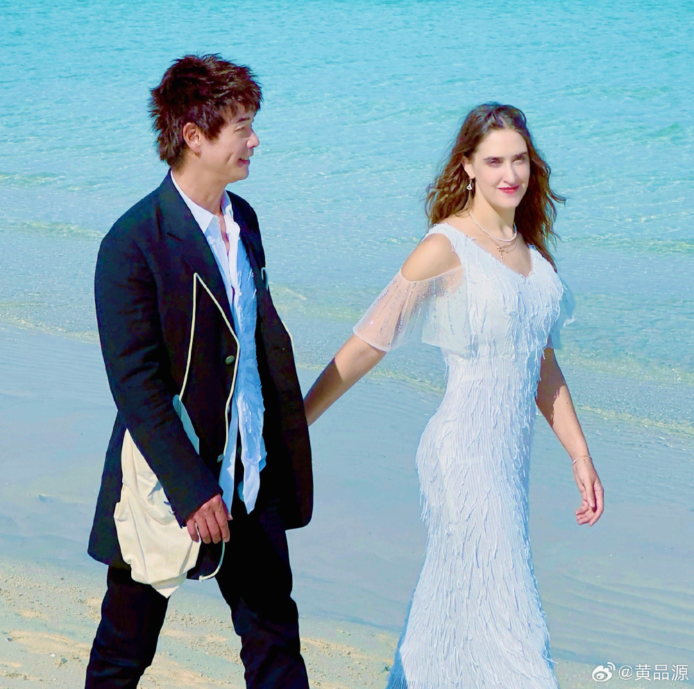 55岁黄品源官宣再婚婚讯迎娶俄罗斯钢琴家美女郎才女貌好般配