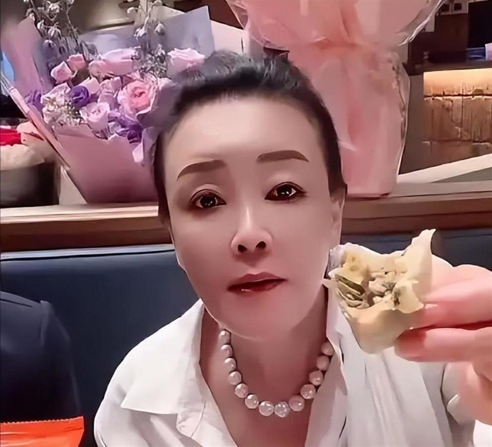 僵持20天后，张兰发6条视频主动破冰？汪小菲的话她是真听进去了_腾讯新闻