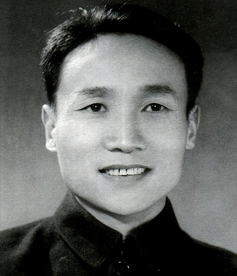 "为了胜利向我开炮",从获奖到去世仅11天,演员刘世龙悲苦一生_腾讯