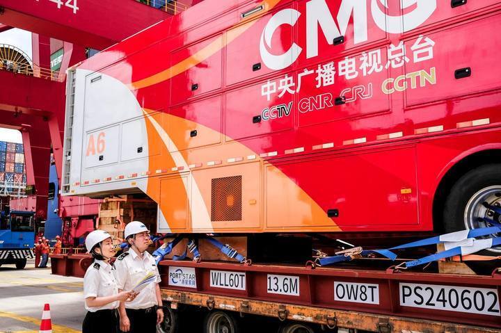助力"中国红"亮相巴黎奥运会 宁波海关护航央视总台超高清转播车扬帆