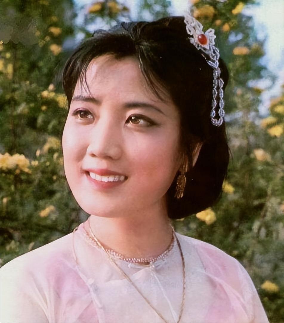 80年代北影"四朵金花",为何相貌平平的刘晓庆,却能独占鳌头?