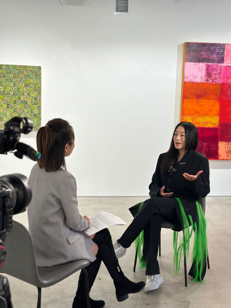 "全世界是绿色的"——艾敬个展在洛杉矶开幕_腾讯新闻