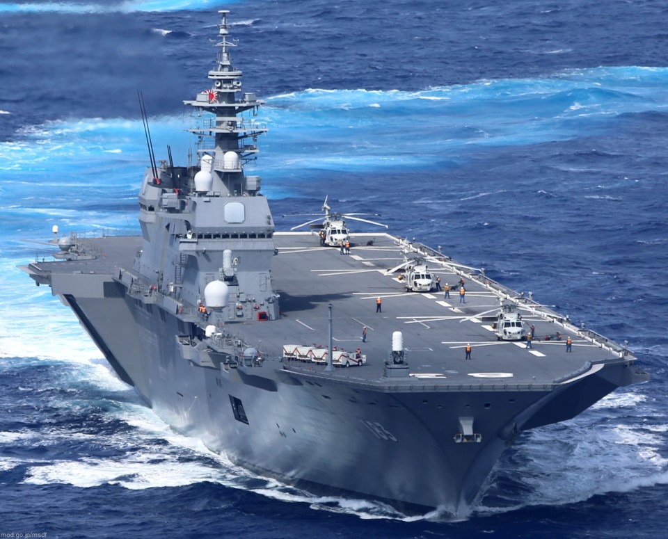 日本海上自卫队的ddh-183"出云"级轻型航母出云号,满载排水量2.