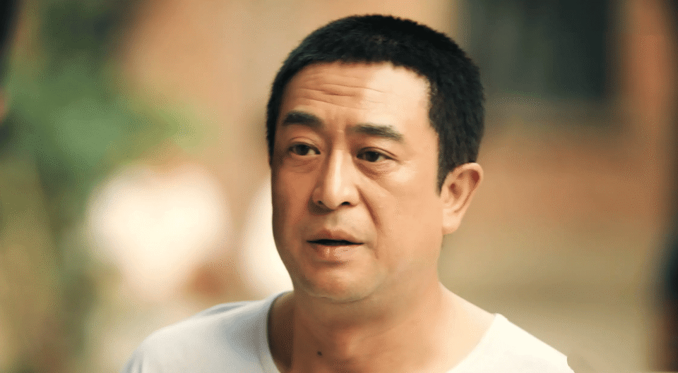 48集《主角》出狱的胡三元想不到，黄正经虽然被调离剧团，走前留下一杀手锏，差点毁了易青娥_腾讯新闻
