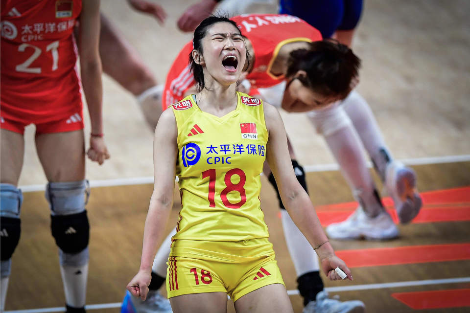 5人得分上双!中国女排3-1逆转荷兰,朱婷替补发球