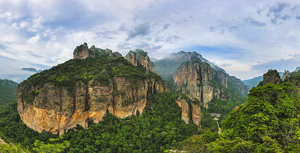 苍坡古村,芙蓉古村,埭头古村,太平岩等9个景区推出女性游客免门票优惠