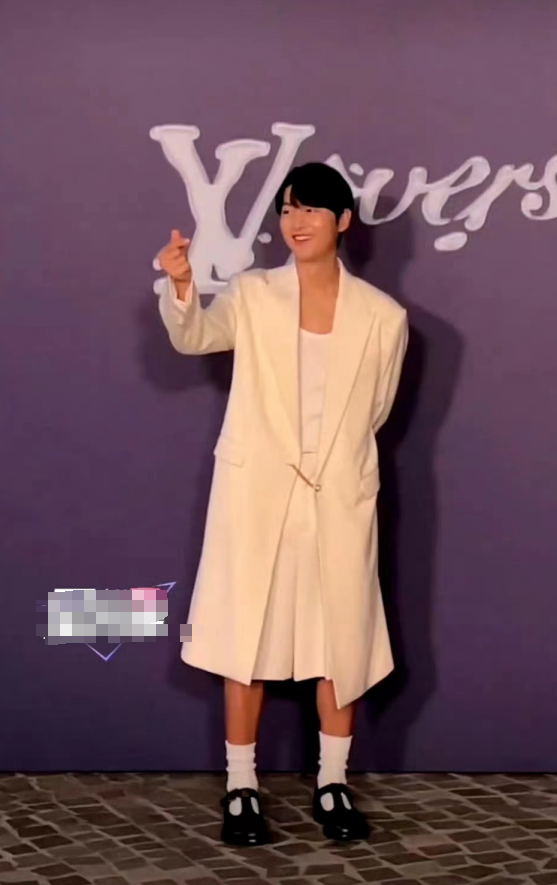 内娱时尚大赏:朱一龙穿裙子,许光汉踩高跟鞋-腾讯新闻