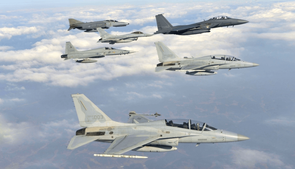 2亿美元!韩国fa-50战斗机再下一单,"枭龙"因为啥败下阵来?_腾讯新闻