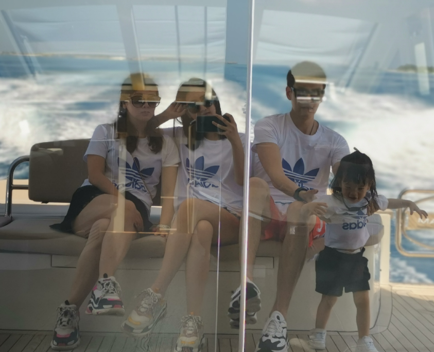 小李琳涓子两位女神久违同框,美貌气质不相上下,越看越有姐妹相