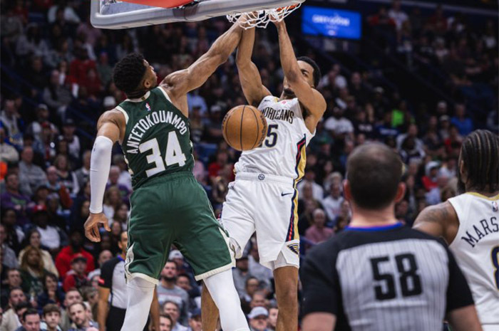 半场数据,米德尔顿2分,字母哥12分8篮板,洛佩兹3分