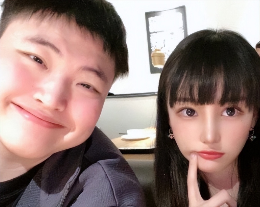 uzi赛后落泪,uzi老婆曝光聊天记录,回应走读生谣言,他尽力了插图1