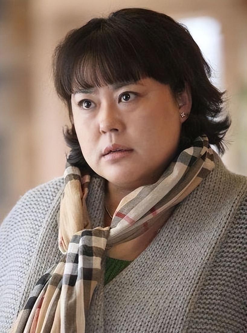 李菁菁:"庄嫂摔碗"主角,三婚三离,两任丈夫比她小15岁,21岁