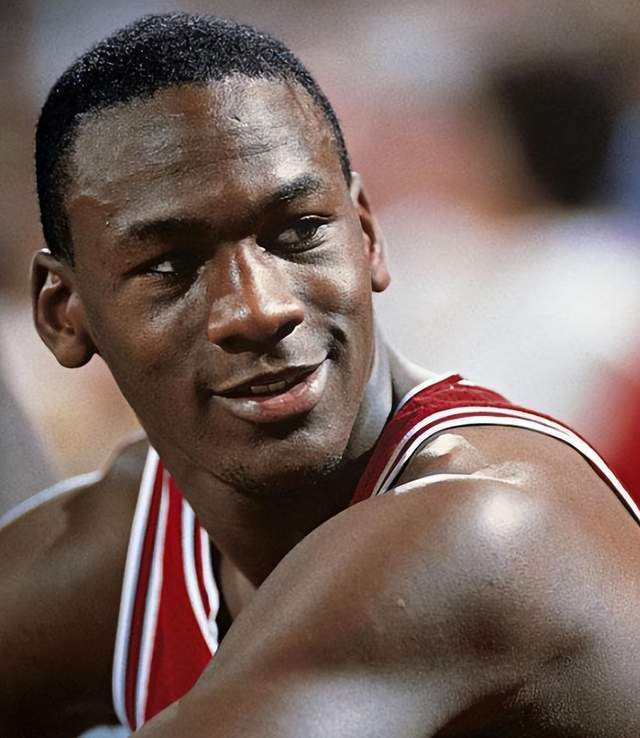 乔丹生涯第7年终夺首冠,老詹第9年夺冠,前几年他们都输给了谁?