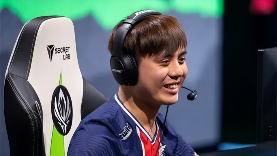 虽然春季赛成绩不错,但最近maple却摊上事儿了,不仅风评崩了,还被一位