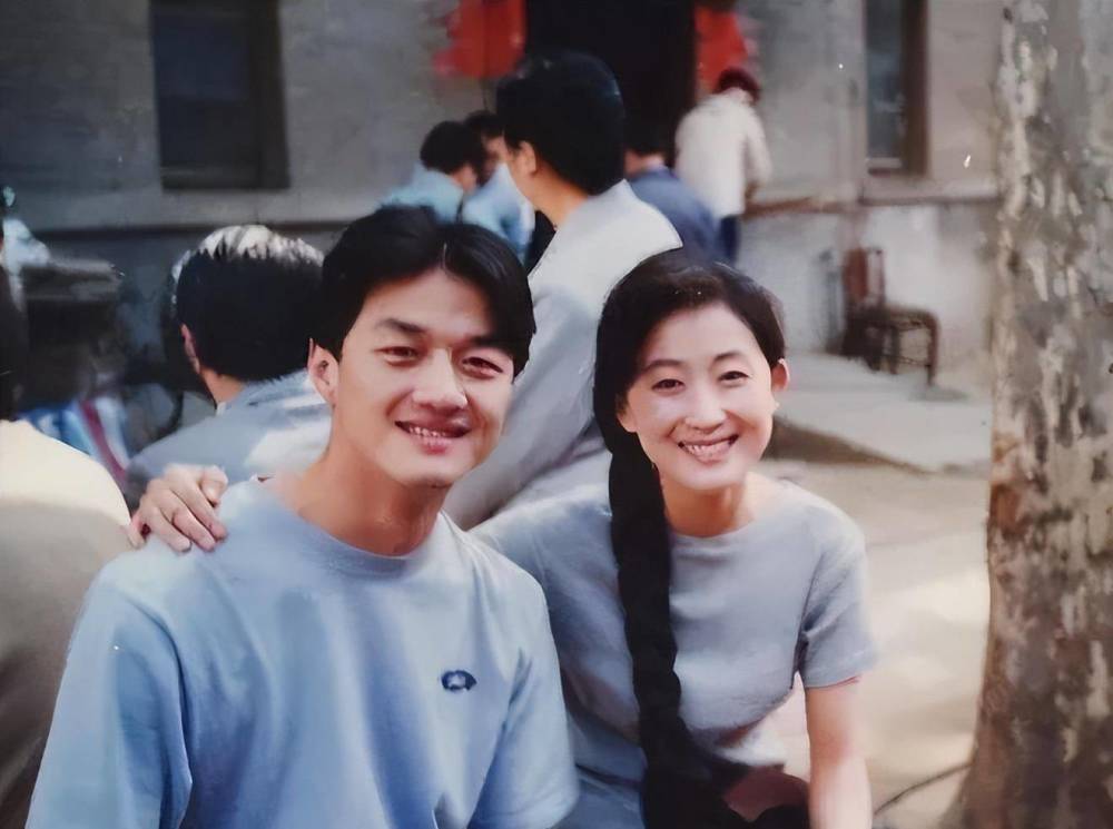 为此,陈准亲自参与装修的新房子,四年才正式完工,中途他从不让陈瑾插