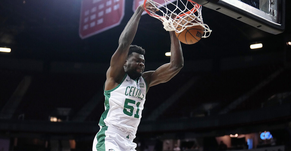 曝中锋阿祖布伊克将与太阳签下一份双向合同