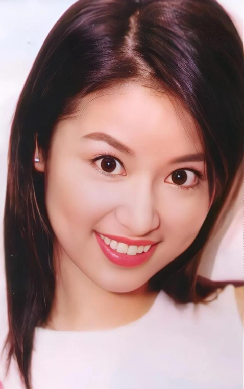 看了林心如和李小冉杨幂的合照才知道林心如的真实颜值