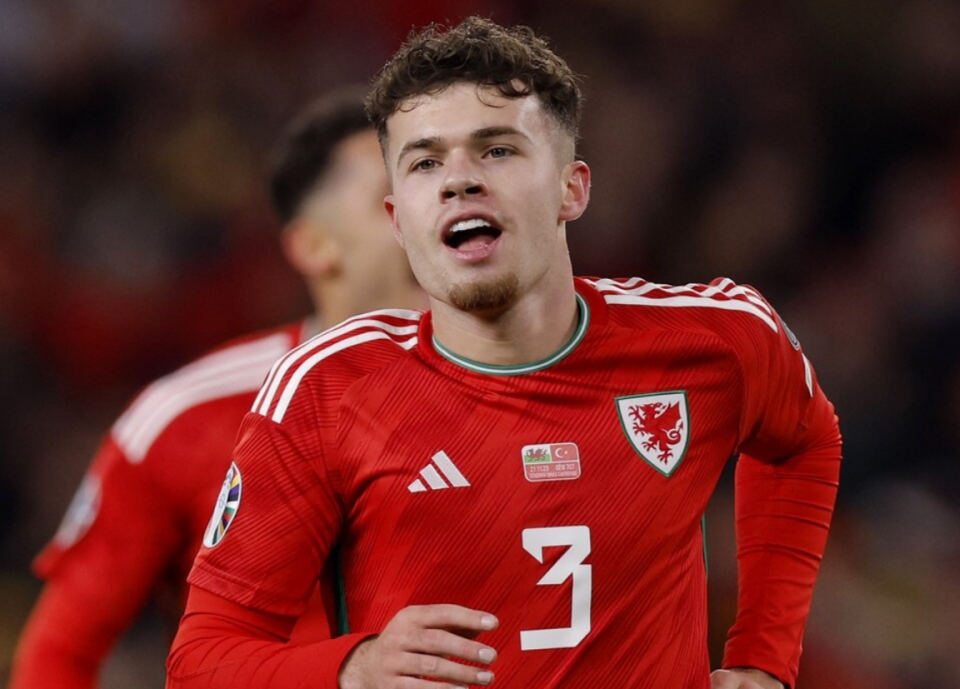 阿姆帕杜和莫雷尔组成双后腰.