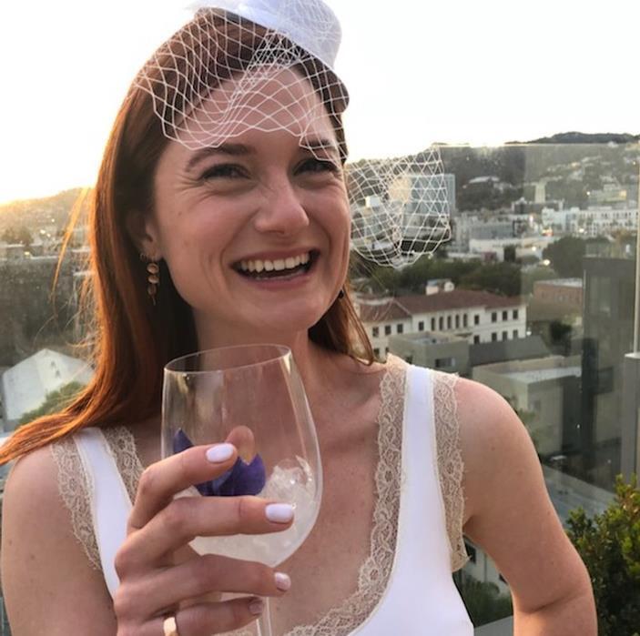 金妮扮演者怀孕十年青春献给哈利波特如今终要当妈了