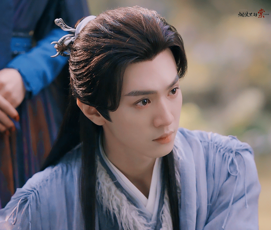 小生,他和赵露思主演的《偷偷藏不住》热度很高,古装造型也很有辨识度