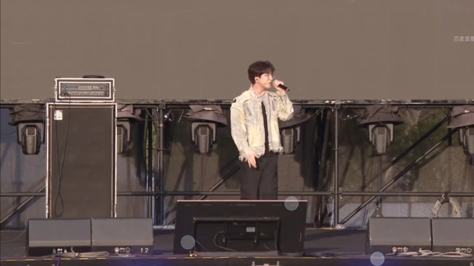 国风歌手李常超的实力加盟,让黄山音乐节增添了一份惊喜.