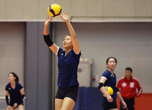 女排最新集训消息蔡斌谈张常宁入选名单希望她为国出战多出力