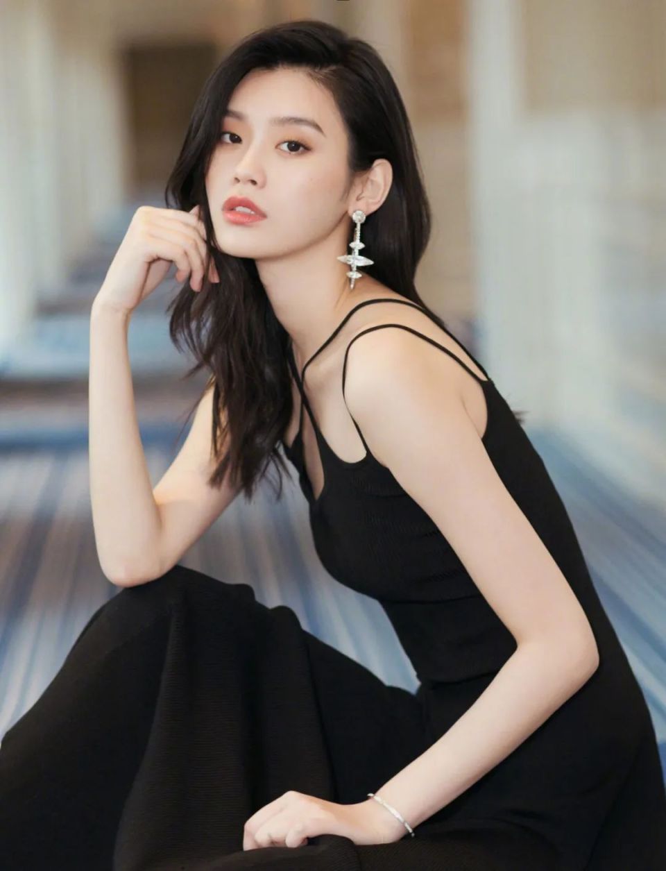 奚梦瑶2岁女儿奢华日常曝光3000块发夹配3万4菜篮子